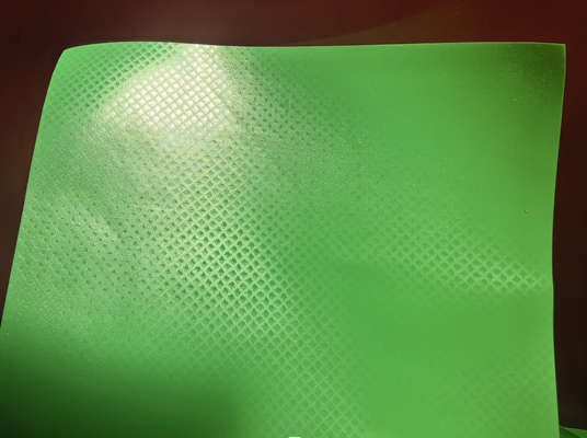 Película de PE laminada cruzada libre de resbalones para la aplicación en membranas impermeables