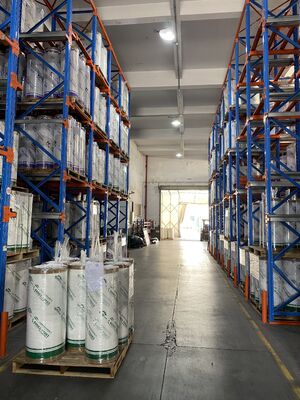 Película laminada cruzada de HDPE para membranas impermeables de asfalto y contrapiso sintético para techos
